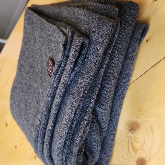 The Limited 100% Cashmere Shawl Wrap Pashmina Scarf Throw 35"W x 77"L - Picture 6 of 9